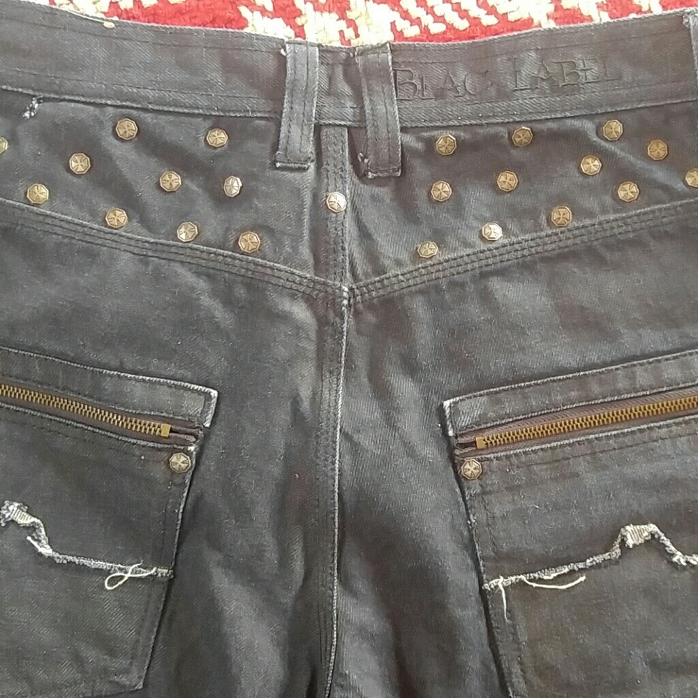 Shorts - Picture 3 of 3